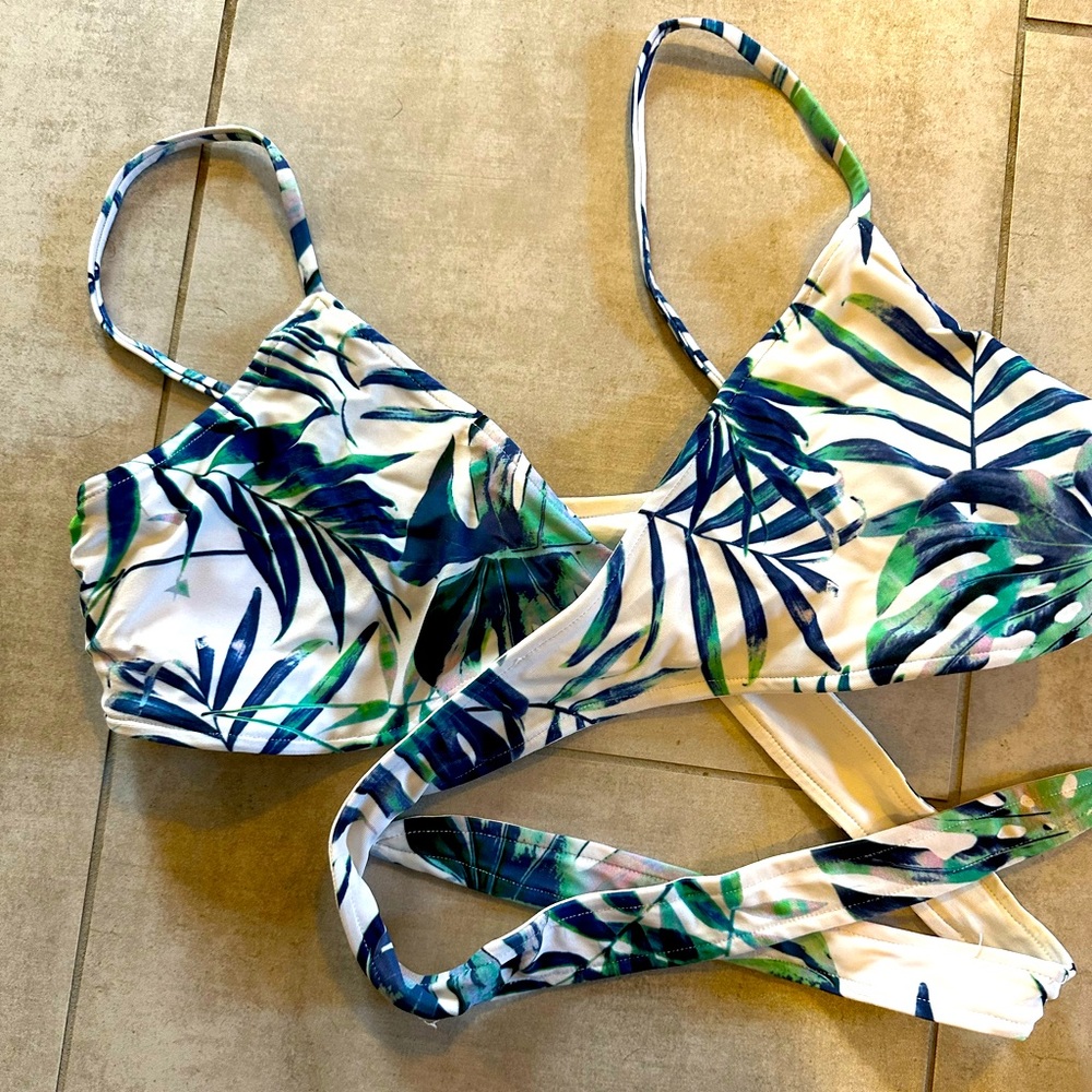 L space wrap bikini top